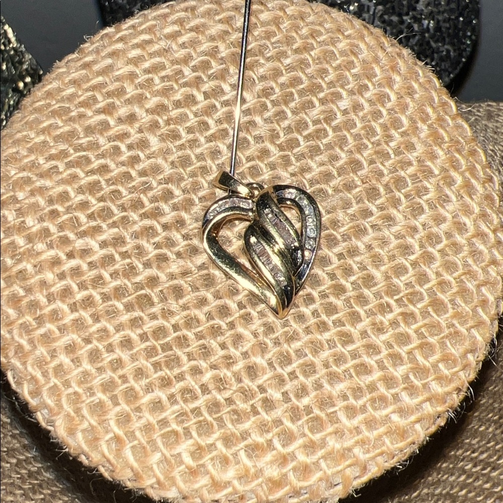 10kt GTR diamond heart pendant